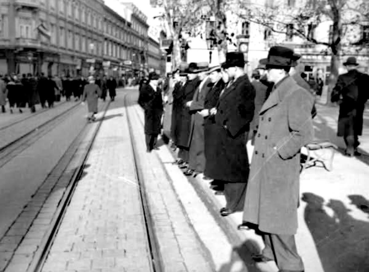 Tramvajska stanica na Zrinjevcu 1934. godine (Foto Đuro Janeković)